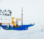Antarktidoje įstrigęs laivas &bdquo;Akademik &Scaron;okalskij&ldquo;