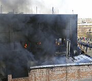 Kinijos batų fabrike kilo gaisras.