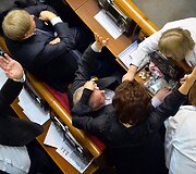 Medikų apžiūrimas per mu&scaron;tynes sužeistas deputatas