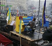 Ruslana Lyžičko groja pianinu Kijeve