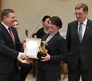 Vyriausybėje apdovanoti Lietuvos ekonomikai nusipelnę verslininkai.