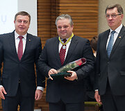 Vyriausybėje apdovanoti Lietuvos ekonomikai nusipelnę verslininkai.