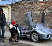 Anūkui pagamintas elektrinis &bdquo;Lamborghini&ldquo;