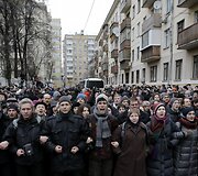 Protestuotojai prie Maskvos teismo rūmų