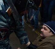 Prie Maskvos teismo rūmų sulaikomi protestuotojai 