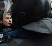 Prie Maskvos teismo rūmų sulaikomi protestuotojai 