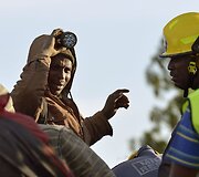 Gelbėjimo darbai nelegalioje Pietų Afrikos Respublikos aukso kasykloje