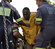 Gelbėjimo darbai nelegalioje Pietų Afrikos Respublikos aukso kasykloje
