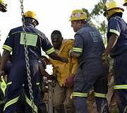 Gelbėjimo darbai nelegalioje Pietų Afrikos Respublikos aukso kasykloje