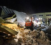 Kjongdžu mieste įgriuvo pastato stogas 