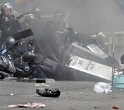 Po sprogimo nugriuvę Tailando policininkai 