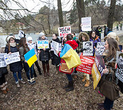 Protestuotojai prie Rusijos ambasados 