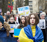 Protestuotojai prie Rusijos ambasados 
