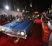 Aaronas Paulas su žmona Lauren Parsekian atvyko į filmo &bdquo;Need For Speed&ldquo; premjerą.