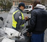 Policija kovo 17 dieną stabdė transporto priemones, kurių numeriai baigiasi lyginiu skaičiumi.