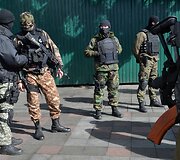 Ukrainos specialiųjų pajėgų pareigūnai prie parlamento Kijeve