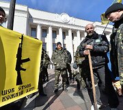 Kijeve prie Ukrainos parlamento susirinkę žmonės