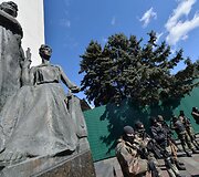 Ukrainos specialiųjų pajėgų pareigūnai prie parlamento Kijeve