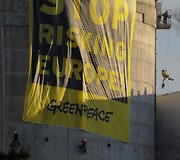 &bdquo;Greenpeace&ldquo; aktyvistai įsibrovė į Fesenheimo atominės elektrinės kompleksą rytų Prancūzijoje