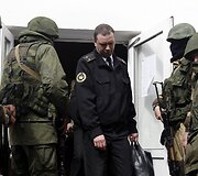Sevastopolyje i&scaron; Ukrainos karinių jūrų pajėgų &scaron;tabo i&scaron;eina Ukrainos karinio jūrų laivyno pareigūnas