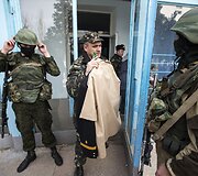 Sevastopolyje i&scaron; Ukrainos karinių jūrų pajėgų &scaron;tabo i&scaron;eina Ukrainos pareigūnas