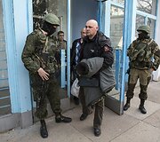 Sevastopolyje i&scaron; Ukrainos karinių jūrų pajėgų &scaron;tabo i&scaron;eina Ukrainos pareigūnas