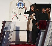 Michelle Obama su dukromis Sasha ir Malia Pekine