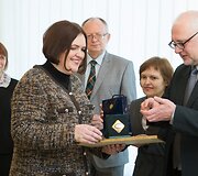 Penkioms geriausioms Lietuvos 2013 metų mokytojoms įteiktos premijos