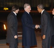 Belgijos karalius Philippe'as (centre) ir premjeras Elio Di Rupo pasitiko JAV prezidentą Baracką Obamą.