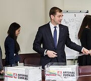 Artūras Zuokas VRK įteikė palaikymo para&scaron;us