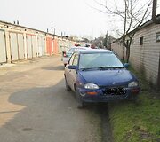 Ant pievos pastatytas &bdquo;Mazda&ldquo; automobilis