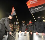 Ukrainos ultranacionalistinio judėjimo &bdquo;Pravyj sektor&ldquo; nariai prie Auk&scaron;čiausiosios Rados