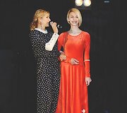 Eglė Jackaitė (kairėje)