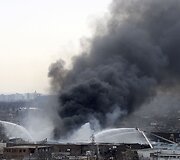 Gaisras čiužinių fabrike, Toronte.