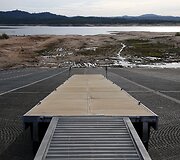 Per sausrą dramati&scaron;kai nuslūgęs Folsom ežeras