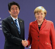 Japonijos ministras pirmininkas Shinzo Abe ir Vokietijos kanclerė Angela Merkel