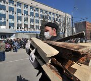 Prorusi&scaron;ki protestuotojai stato barikadas Luhanske
