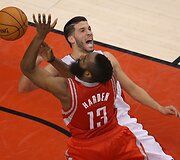 Jamesas Hardenas ir Greivis Vasquezas