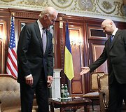 JAV viceprezidentas Joe Bidenas ir laikinasis Ukrainos prezidentas Oleksandras Turčynovas