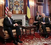 JAV viceprezidentas Joe Bidenas ir laikinasis Ukrainos prezidentas Oleksandras Turčynovas