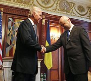 JAV viceprezidentas Joe Bidenas ir laikinasis Ukrainos prezidentas Oleksandras Turčynovas
