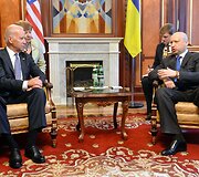 JAV viceprezidentas Joe Bidenas ir laikinasis Ukrainos prezidentas Oleksandras Turčynovas