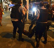 Rio de Žaneire įsiplieskė audringi protestai