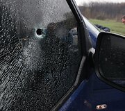 Automobilis po susi&scaron;audymo tarp prorusi&scaron;kų separatistų ir Ukrainos policijos netoli Slovjansko miesto