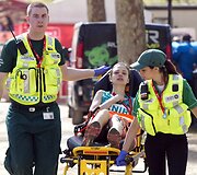 Londono maratoną įveikusi mergina po fini&scaron;o pasijuto negerai.