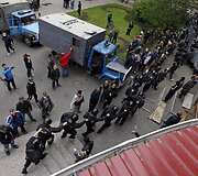 Prorusi&scaron;ki riau&scaron;ininkai ir Ukrainos policija Luhanske