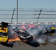 NASCAR lenktynių avarija &bdquo;Talladega&ldquo; trasoje