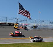 NASCAR lenktynių avarija &bdquo;Talladega&ldquo; trasoje