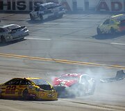 NASCAR lenktynių avarija &bdquo;Talladega&ldquo; trasoje