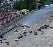 NASCAR lenktynių avarija &bdquo;Talladega&ldquo; trasoje